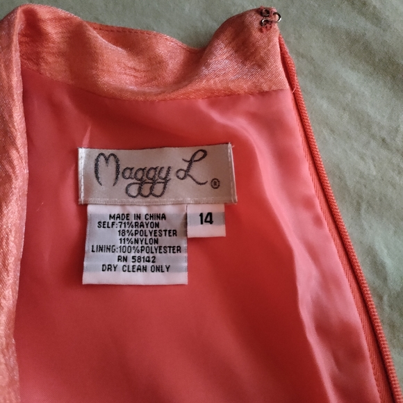 Dress - Picture 8 of 8